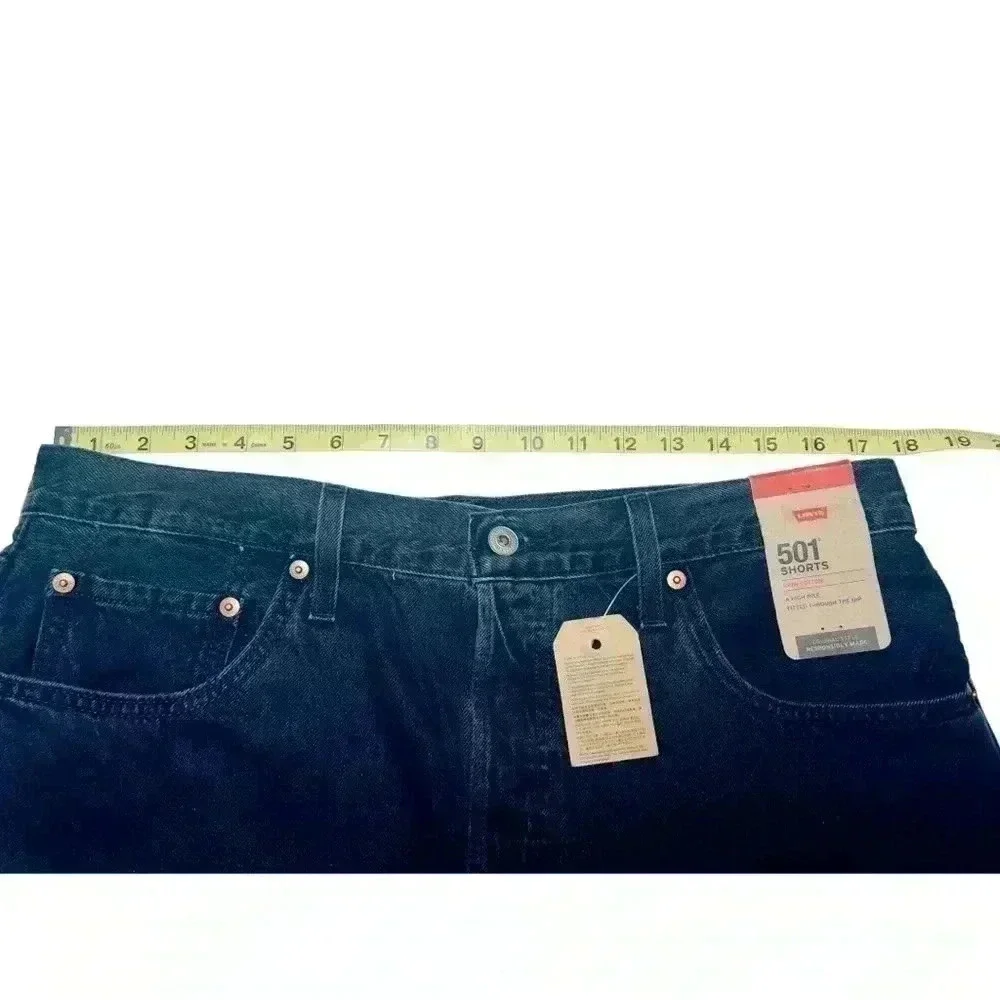 WOMEN’S LEVI’S 501 ORIGINAL BLACK DISTRESSED JEAN SHORTS•SIZE 33•NWT•